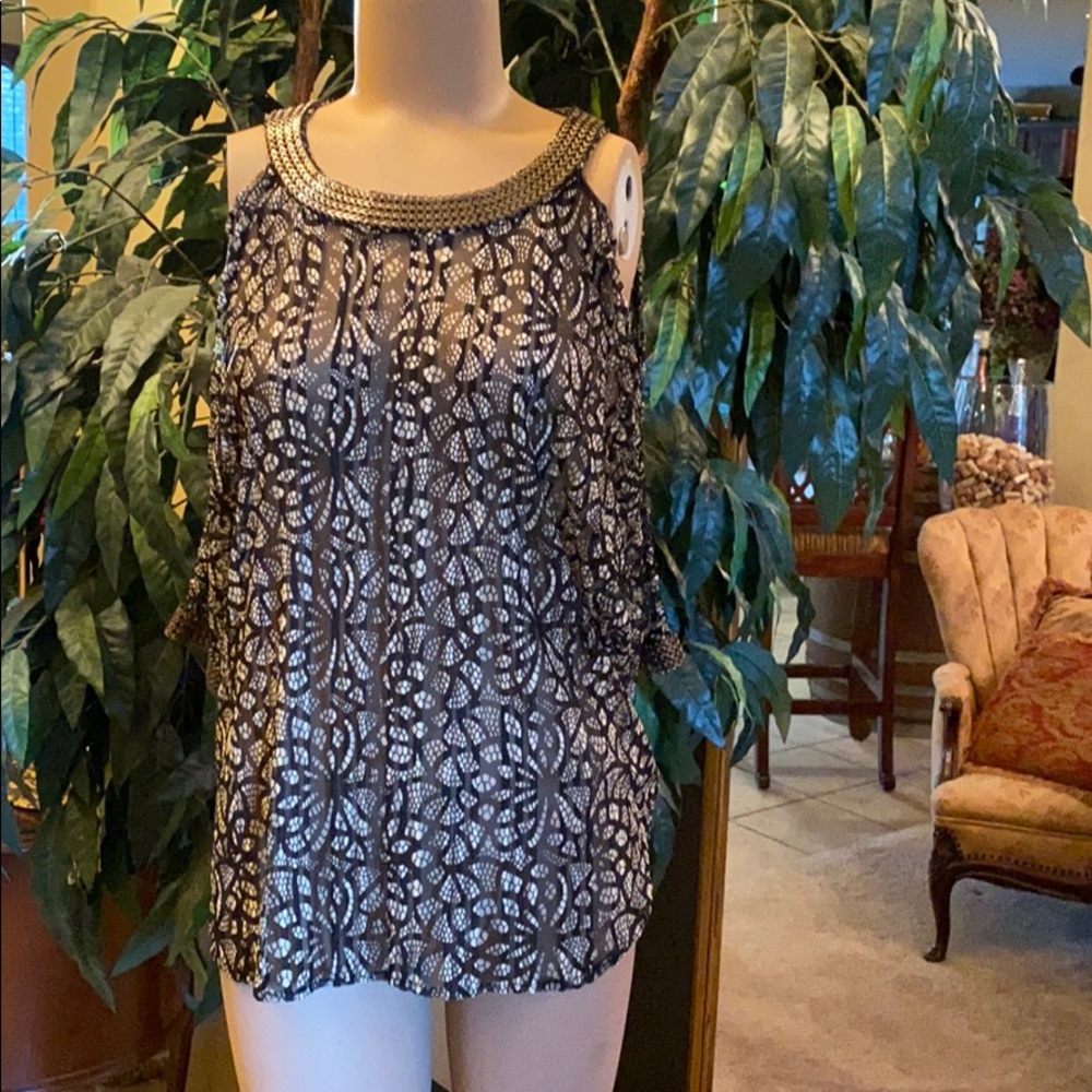 Cold shoulder black and white top w/ metal detail